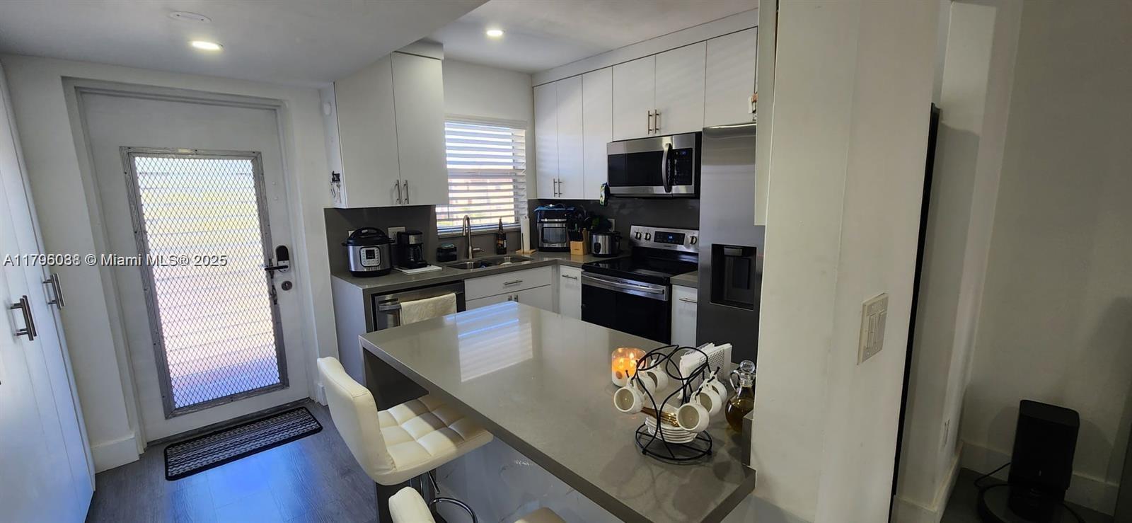 9010 Sunrise Lakes Blvd #304, Sunrise, Florida image 2