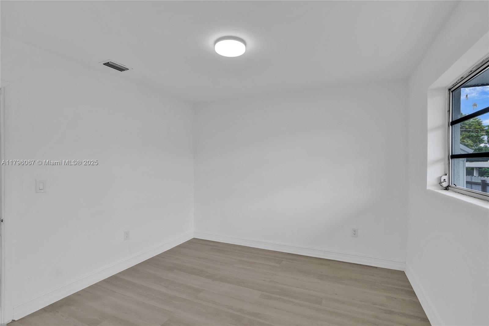 539 E 30th St, Hialeah, Florida image 23