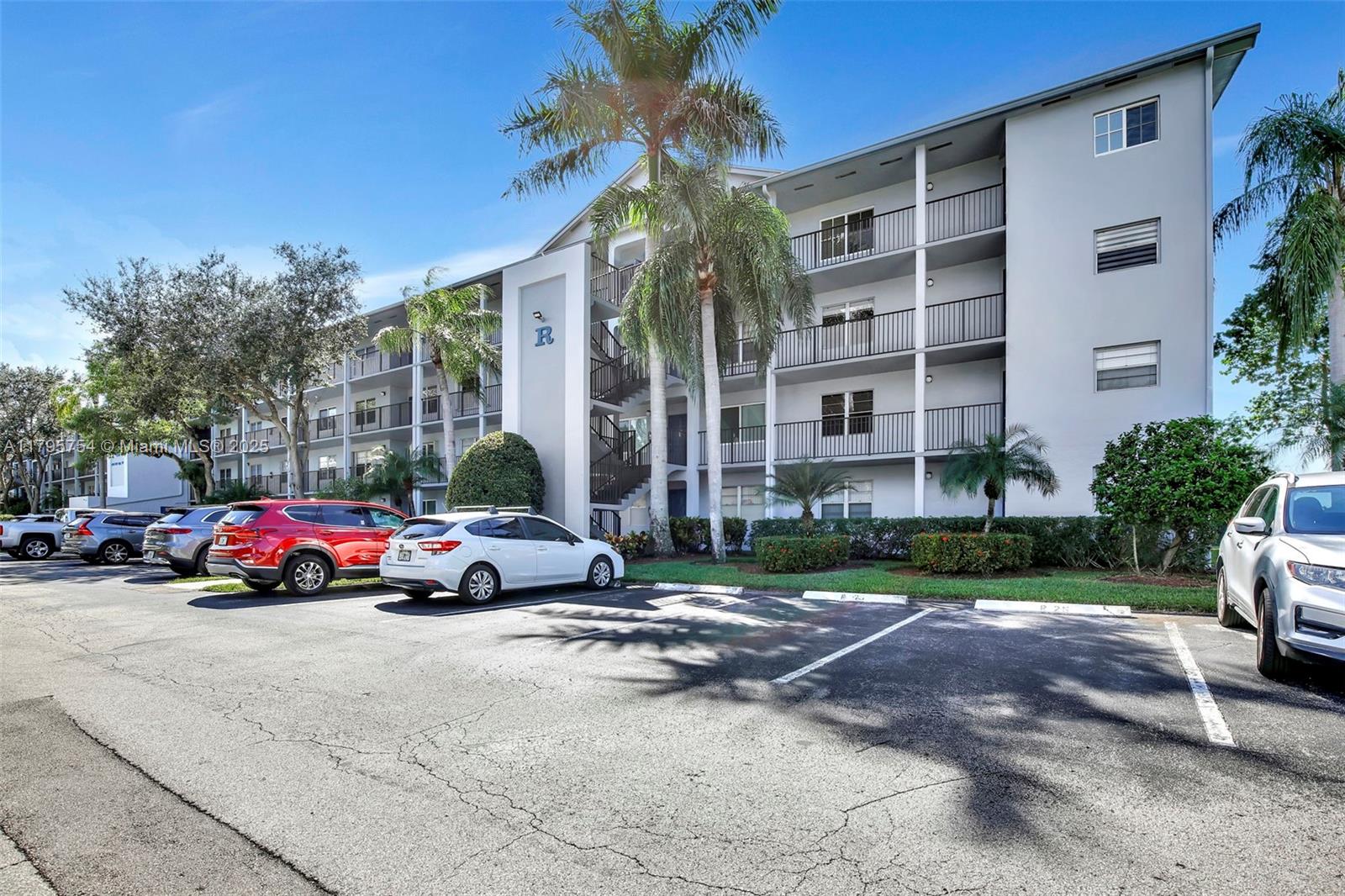 900 SW 125th Way #312R, Pembroke Pines, Florida image 2