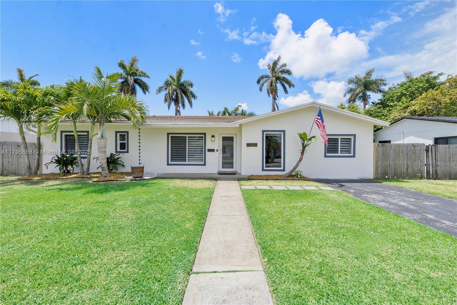 9350 SW 183rd Ter  For Sale A11795868, FL