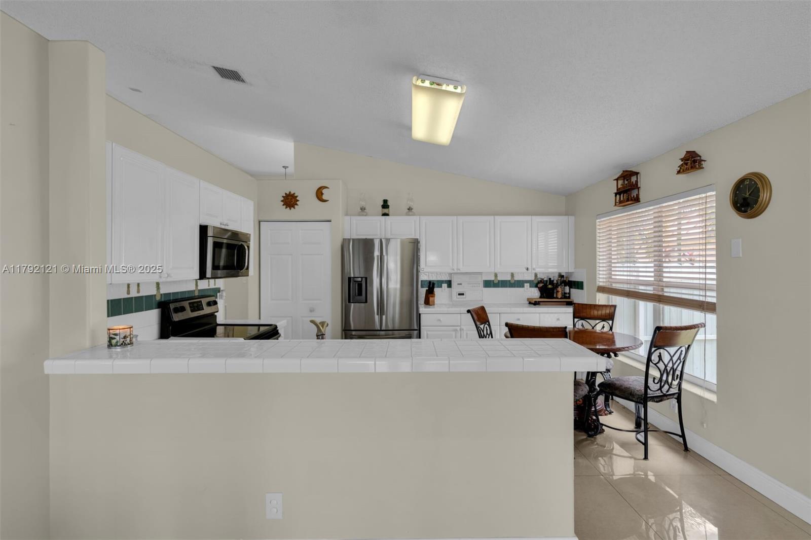 Listing Photo 12