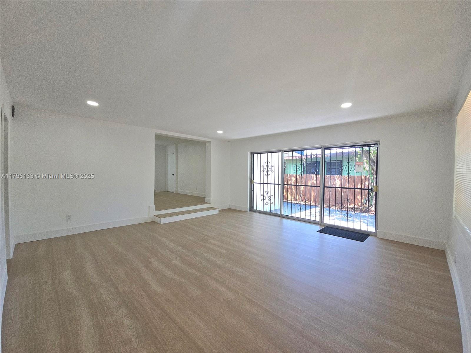 585 NE 138th St, North Miami, Florida image 17