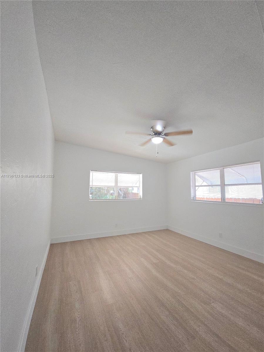 585 NE 138th St, North Miami, Florida image 23