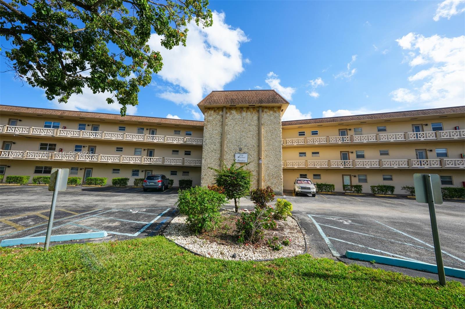 4700 NW 35th St #408, Lauderdale Lakes, Florida image 10