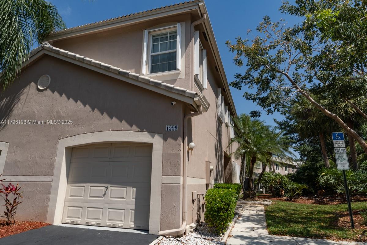 1999 Madeira Dr, Weston, Florida image 2