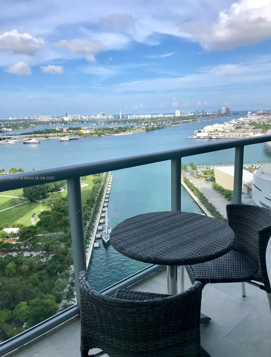 888 Biscayne Blvd #2911, Miami FL 33132