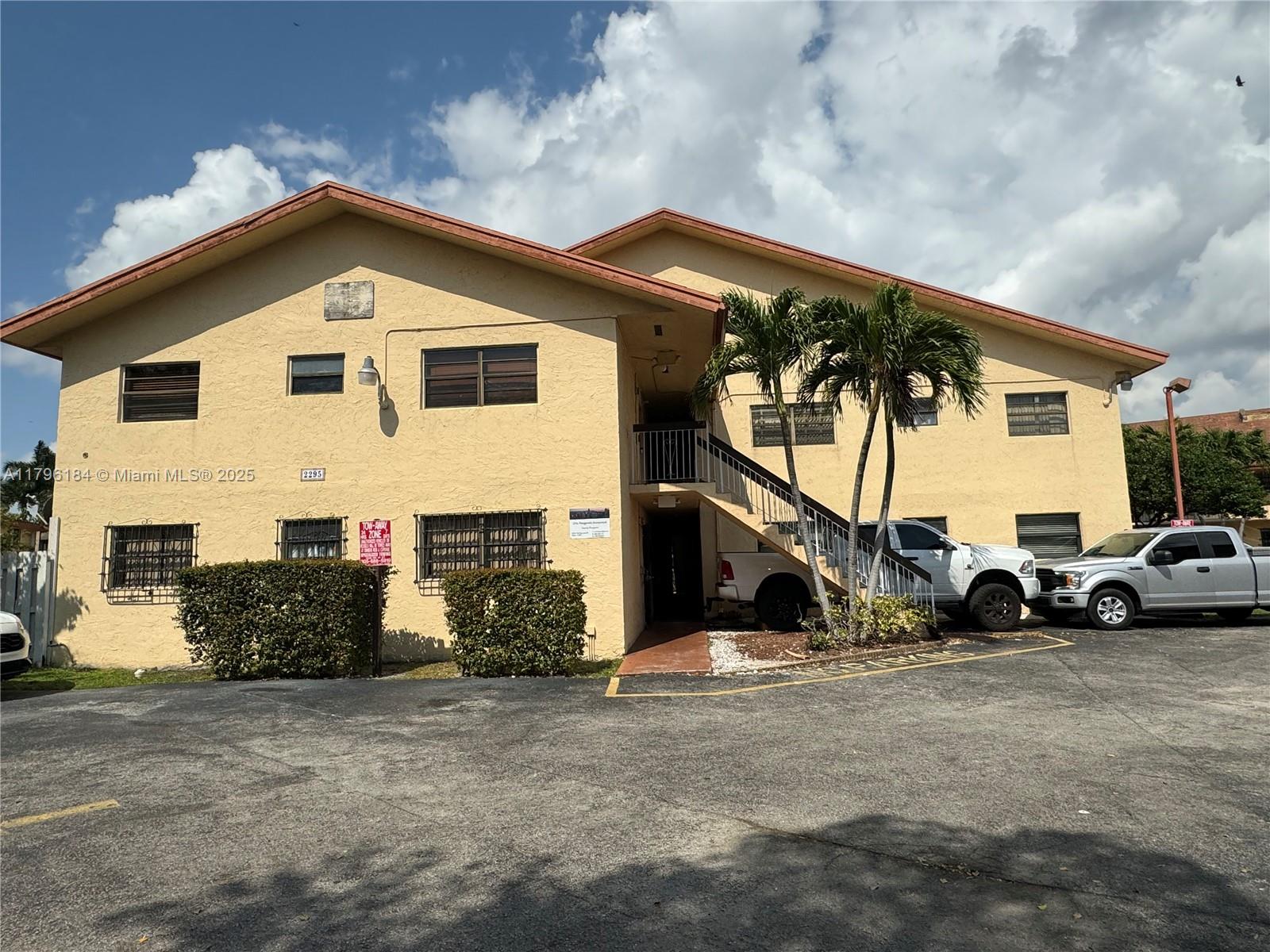 2295 W 53rd Pl #201, Hialeah, Florida image 2