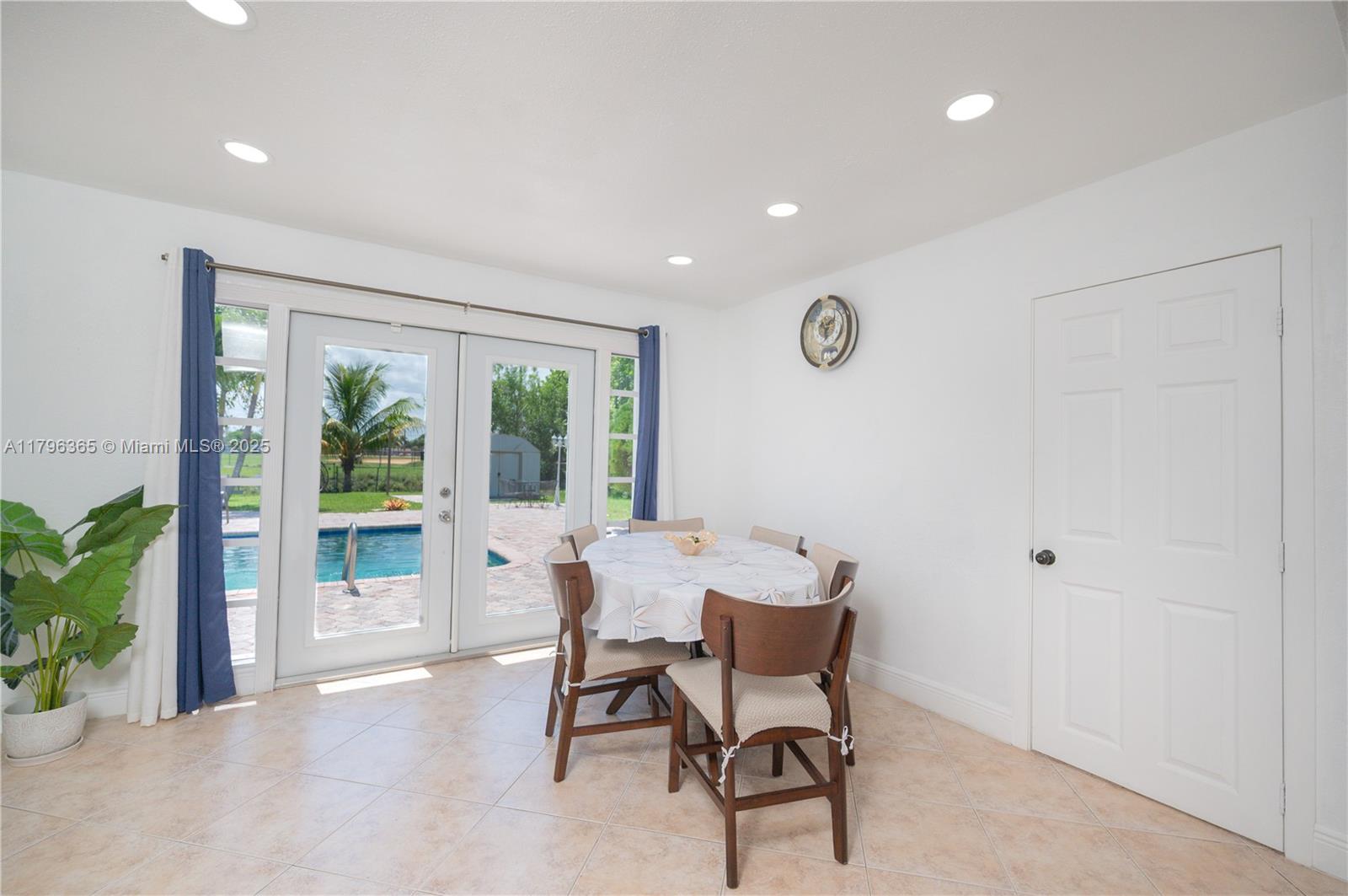 717 E River Dr, Margate, Florida image 10