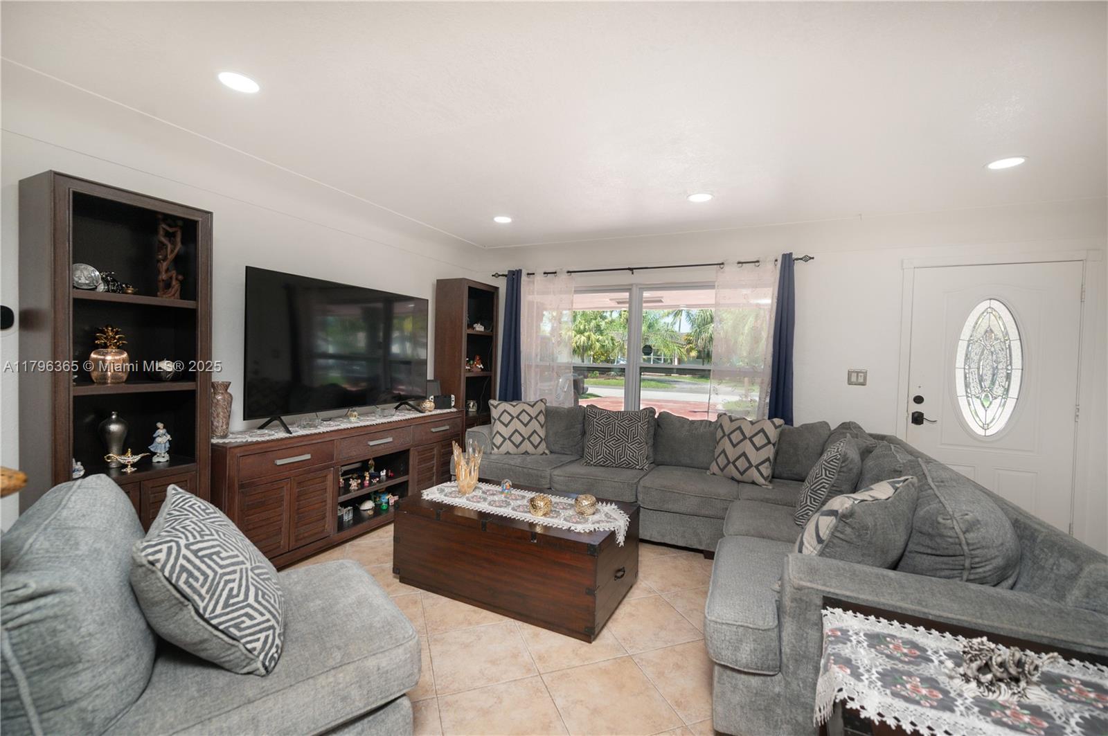 717 E River Dr, Margate, Florida image 15