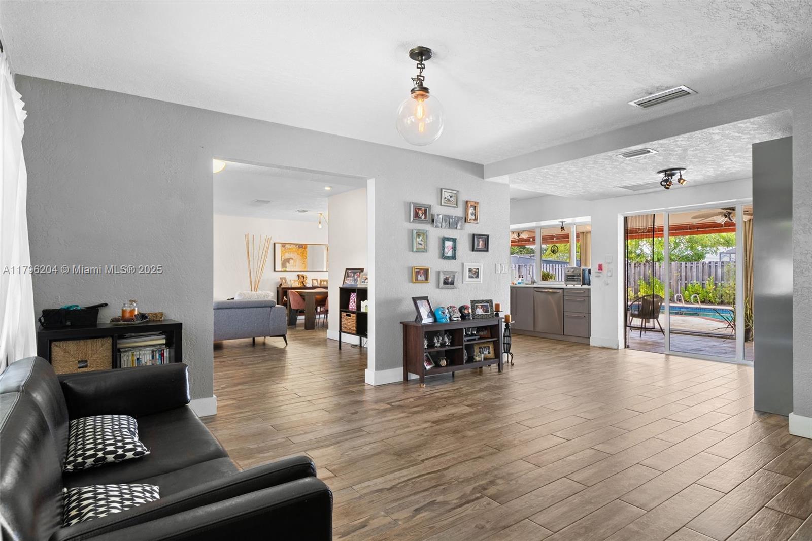 4715 Roosevelt St, Hollywood, Florida image 10