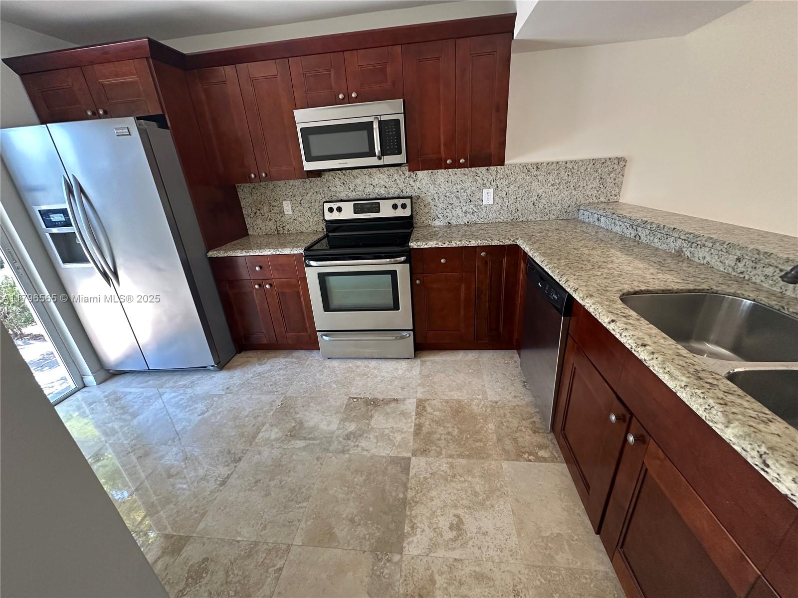 878 Crystal Lake Dr, Deerfield Beach, Florida image 2