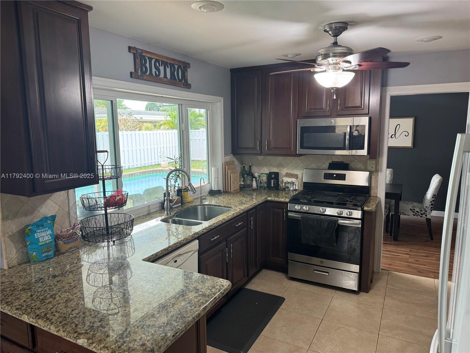 11940 NW 29th Mnr, Sunrise, Florida image 2