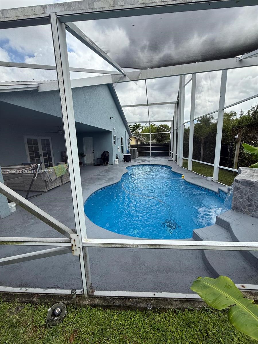 1325 Fishers Pl, Green Acres, Florida image 4
