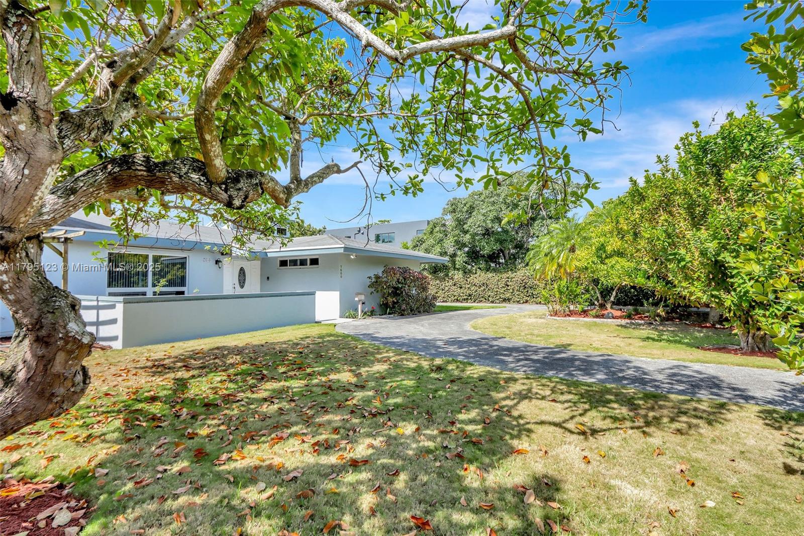 7600 SW 124th St, Pinecrest, Florida image 3