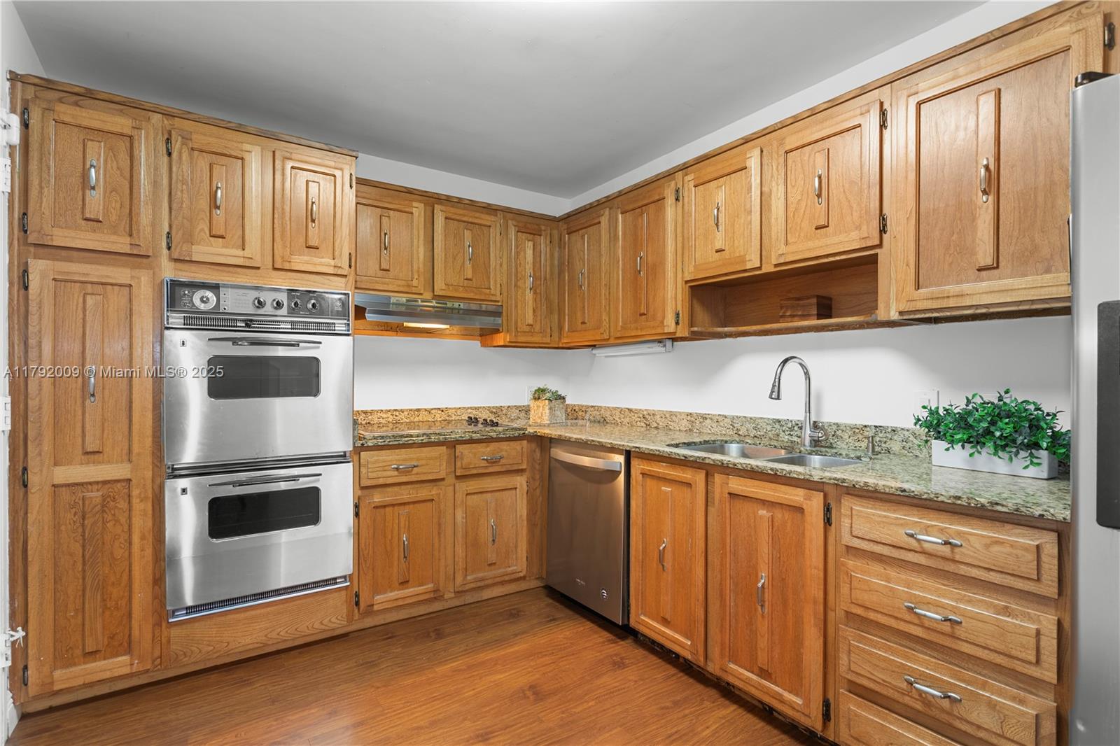 Listing Photo 8