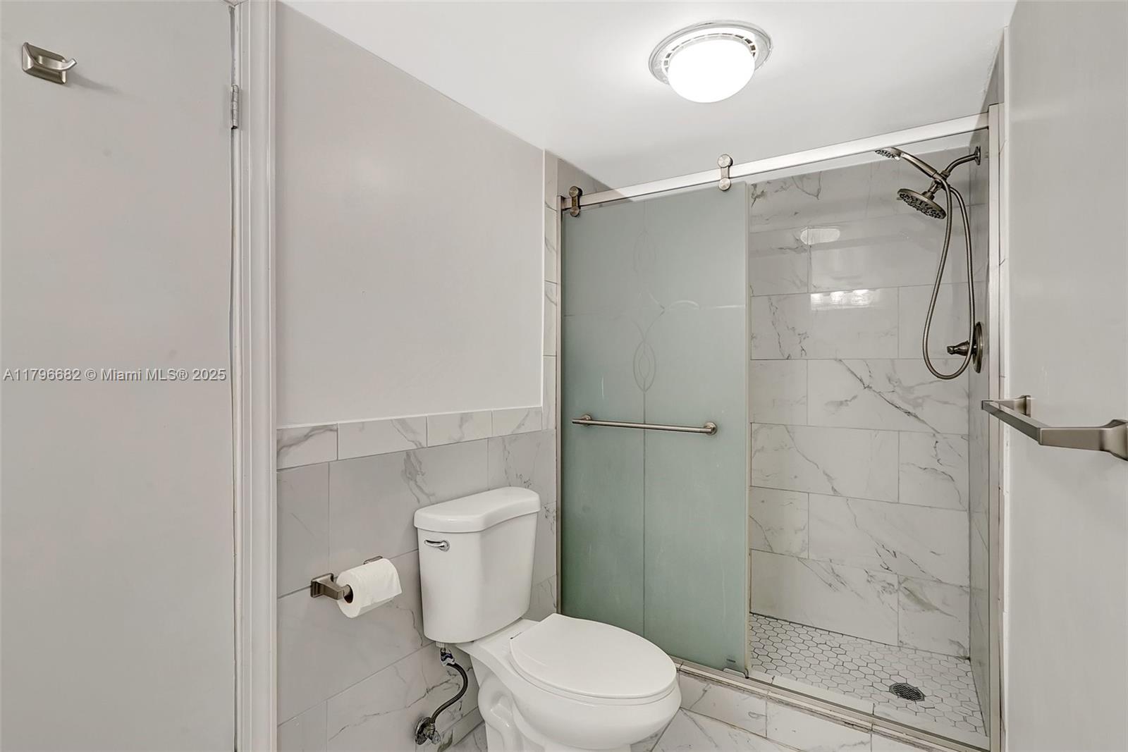 1301 NE 191st St #F417, Miami, Florida image 30