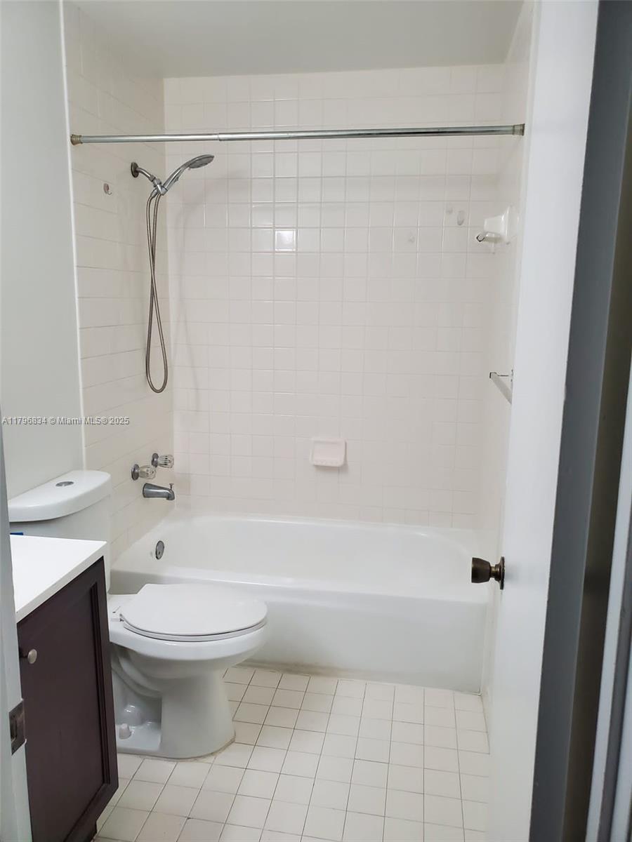 6225 Kendale Lakes Cir #252, Miami, Florida image 9