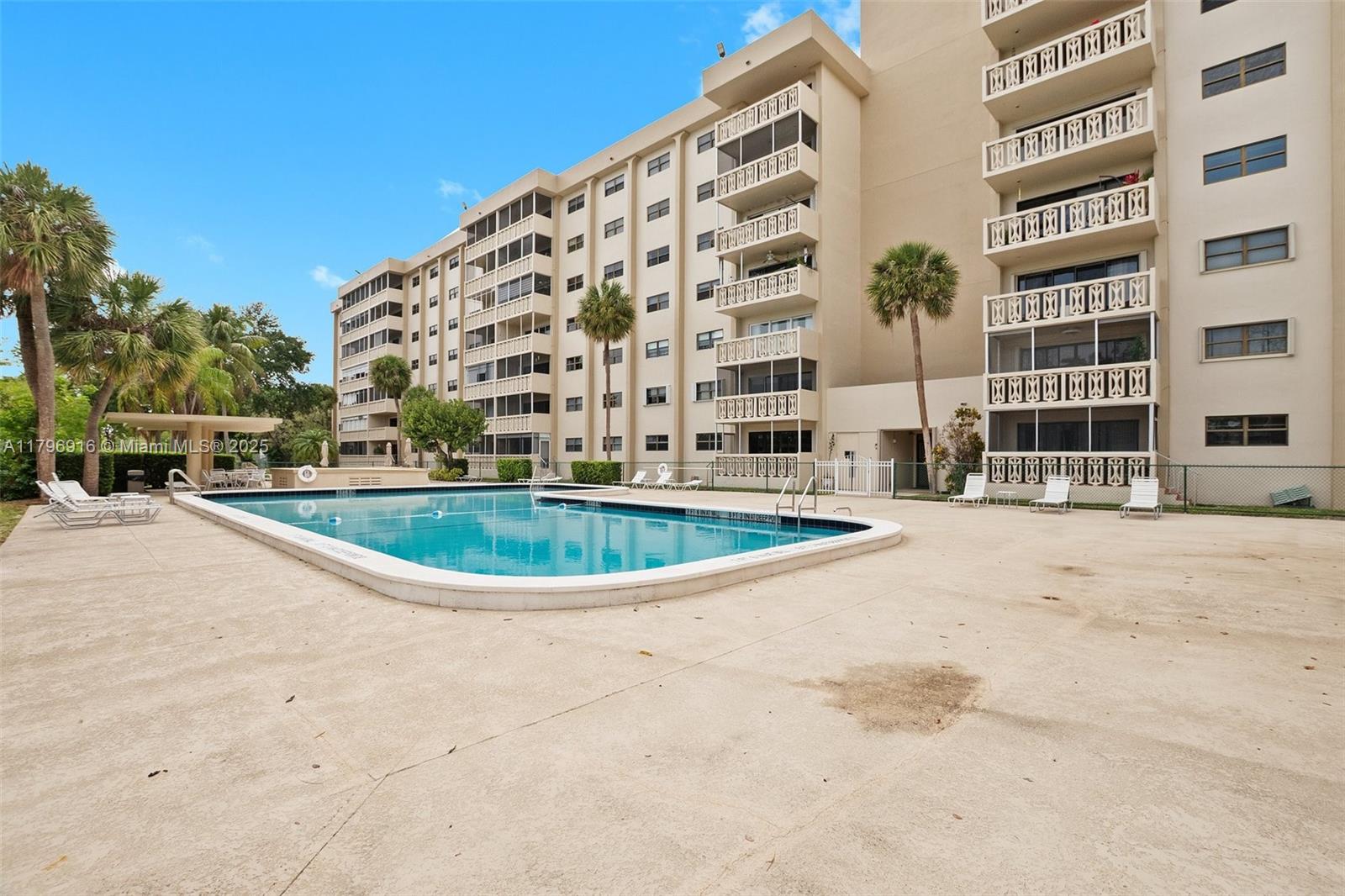 800 NE 195th St #204, Miami, Florida image 18