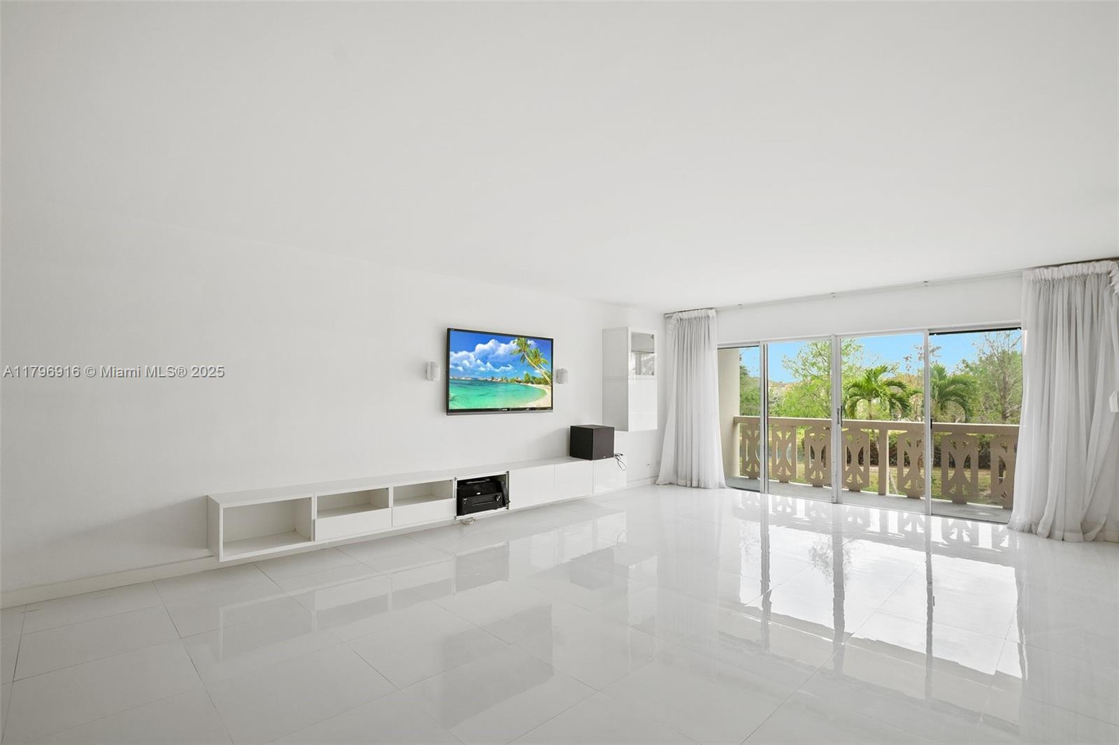 800 NE 195th St #204, Miami, Florida image 7