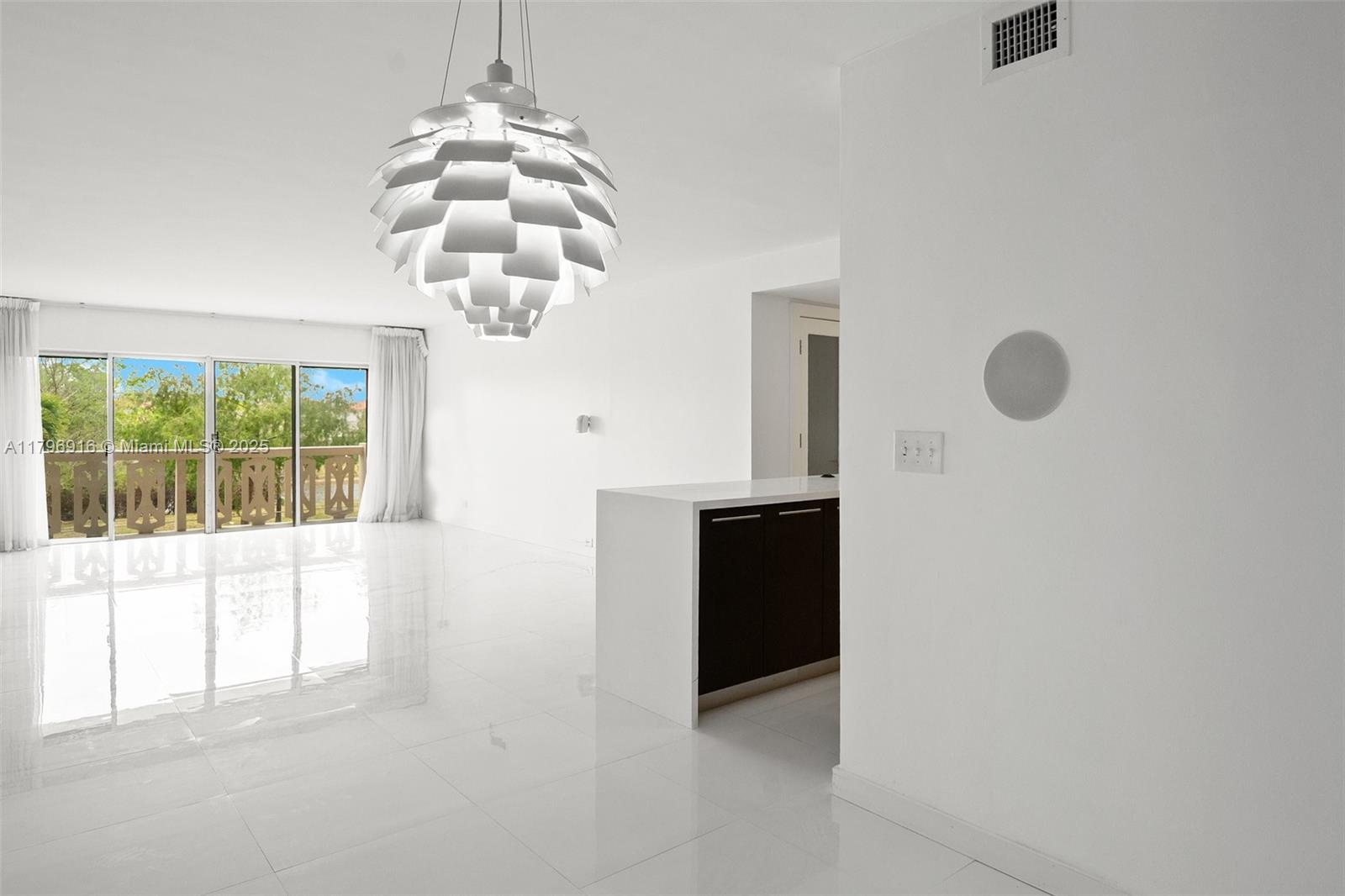 800 NE 195th St #204, Miami, Florida image 8