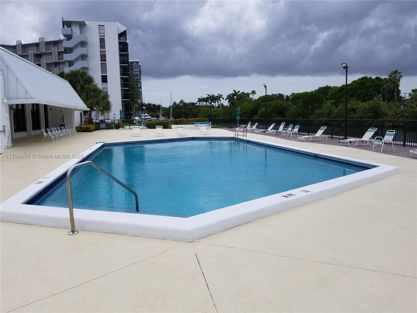 3401 N Country Club Dr #410, Aventura, Florida image 46