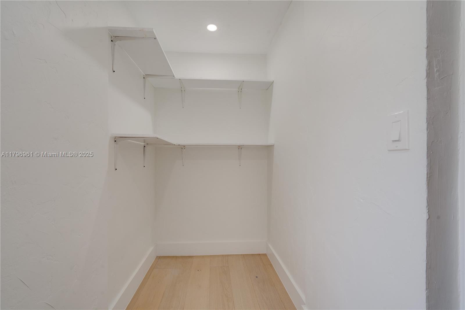 Listing Photo 14