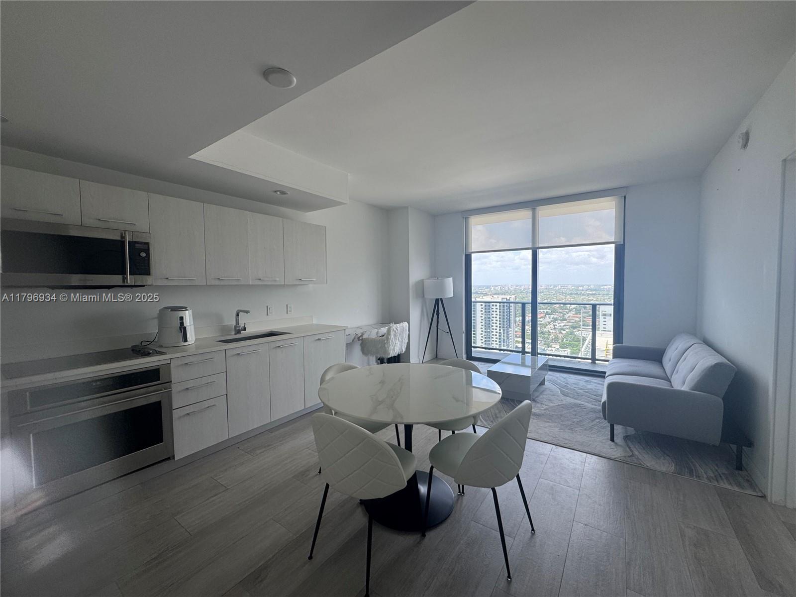 55 SW 9th St #3407, Miami FL 33130