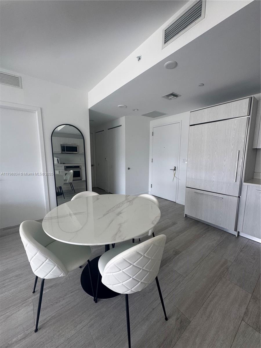 55 SW 9th St #3407, Miami FL 33130
