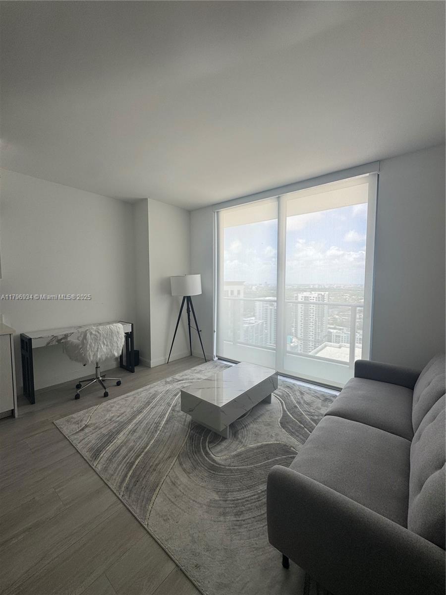 55 SW 9th St #3407, Miami FL 33130