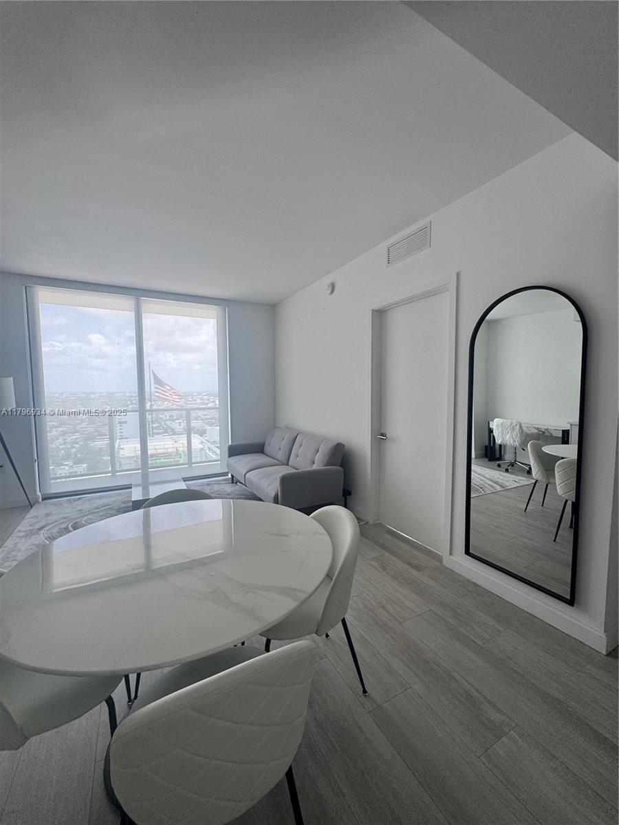 55 SW 9th St #3407, Miami FL 33130