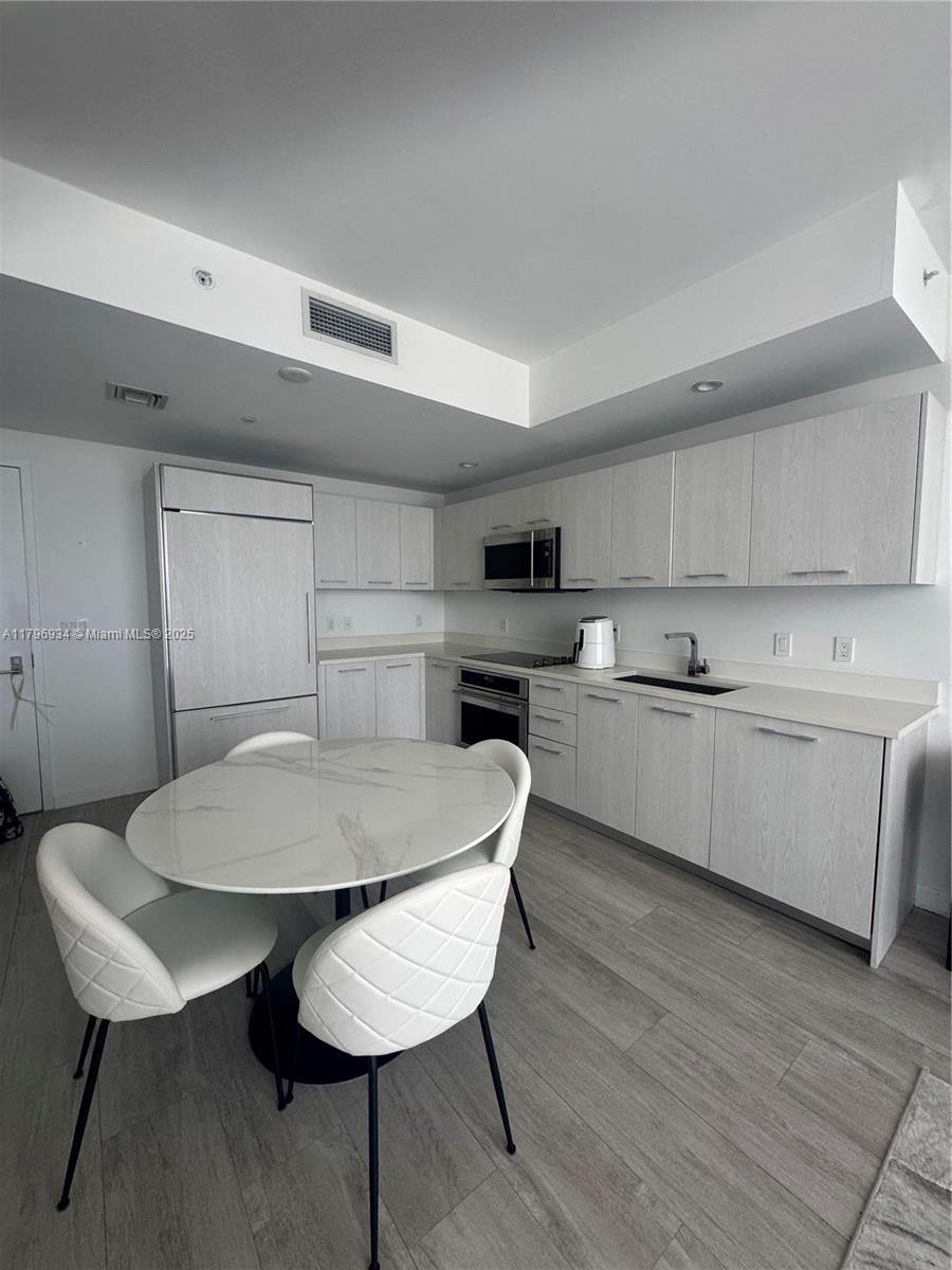 55 SW 9th St #3407, Miami FL 33130