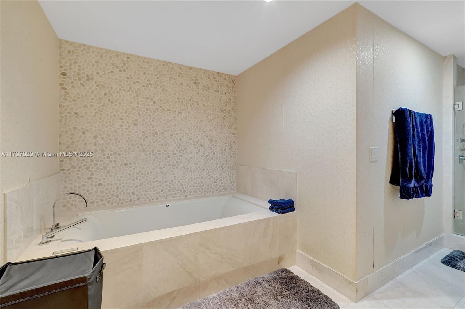 Listing Photo 11