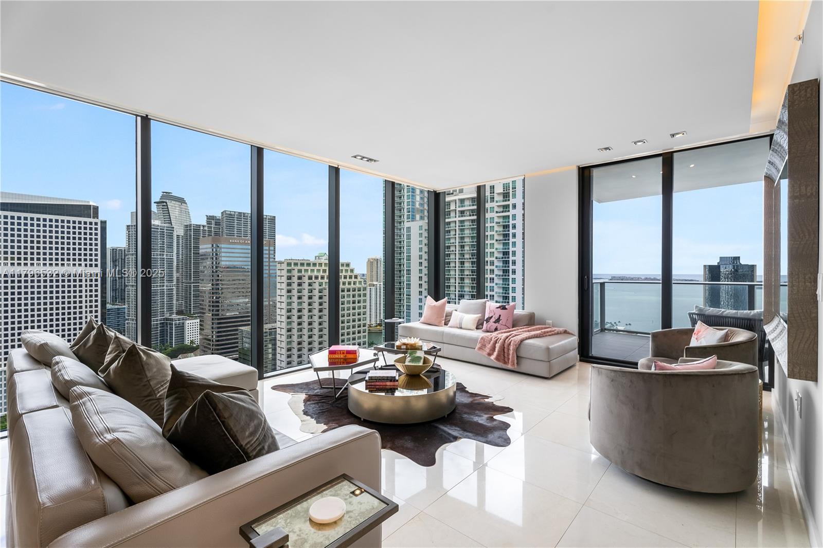 Apartamento à Venda em Miami, FL
