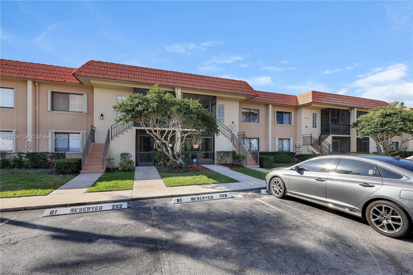 398 Lakeview Dr #203, Weston, Florida image 12