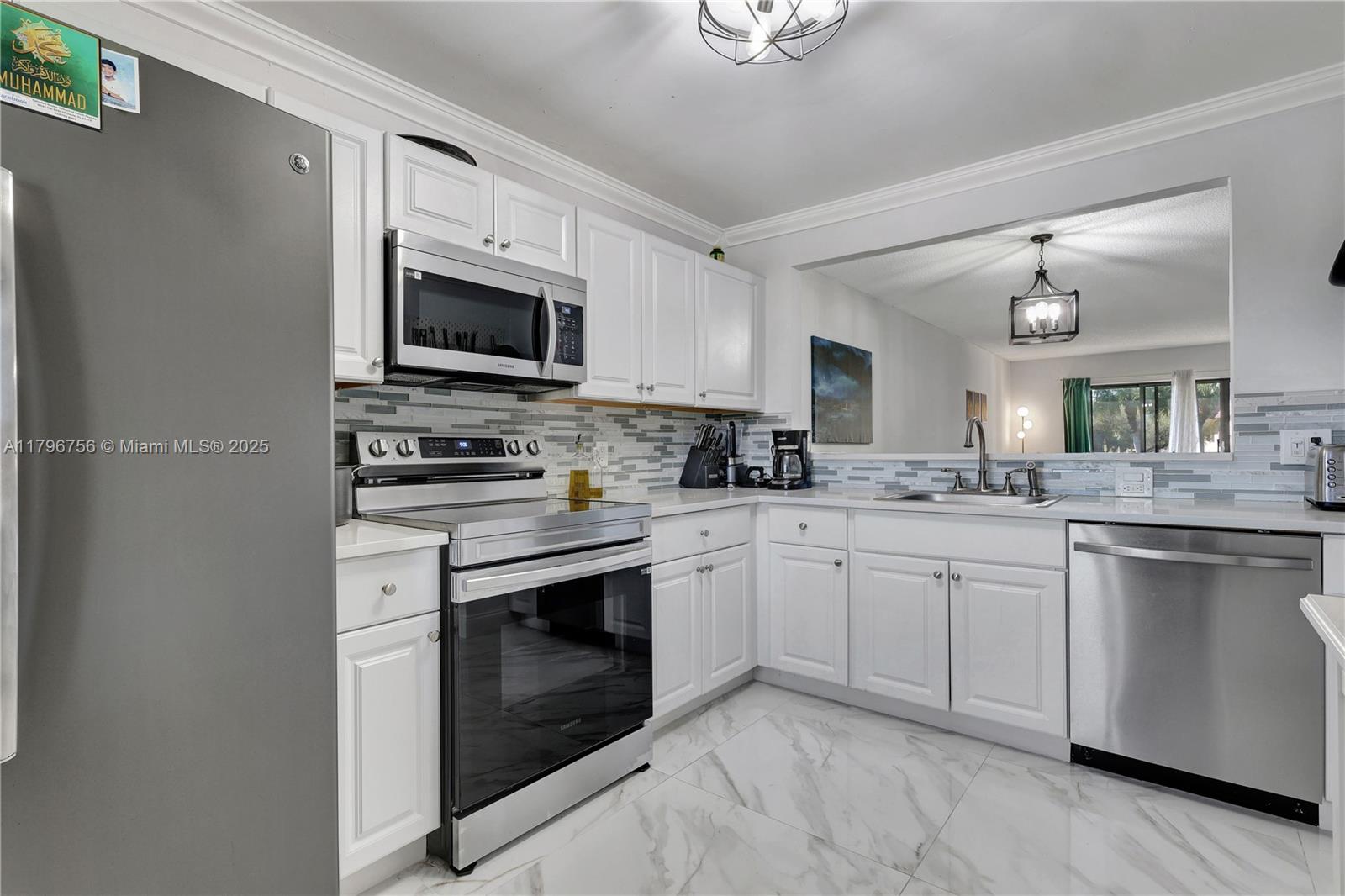 398 Lakeview Dr #203, Weston, Florida image 5