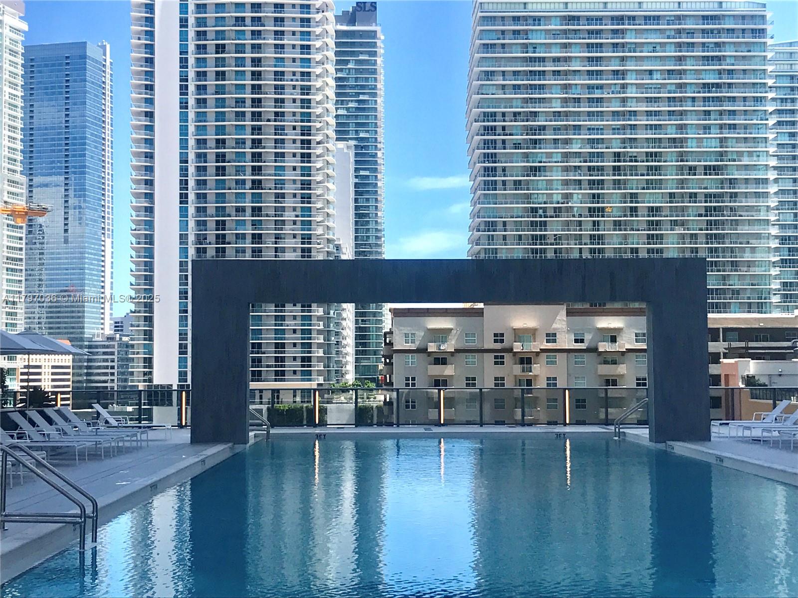 45 SW 9th St #3706, Miami FL 33130