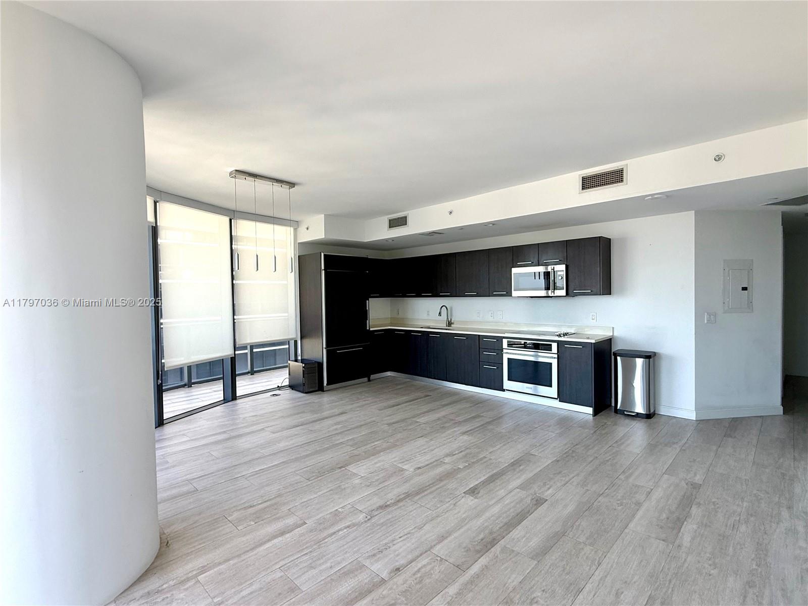 45 SW 9th St #3706, Miami FL 33130
