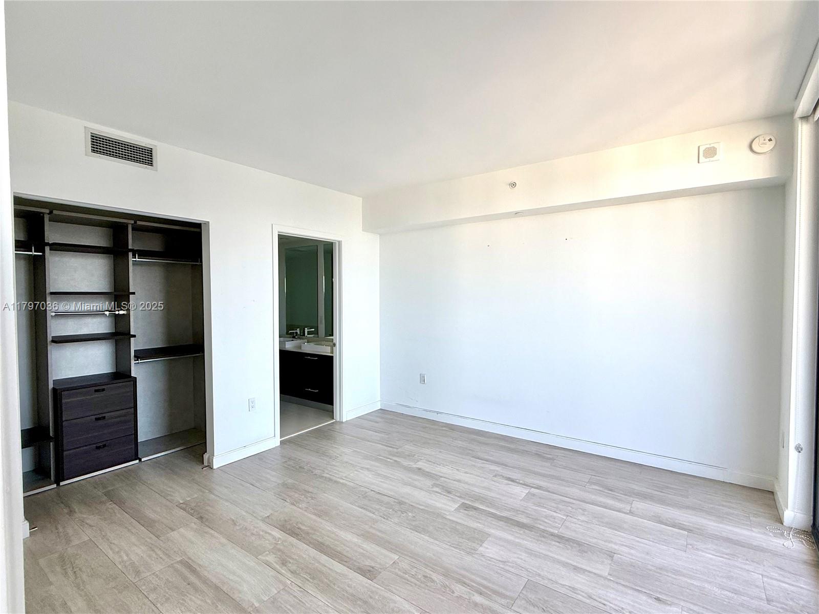 45 SW 9th St #3706, Miami FL 33130