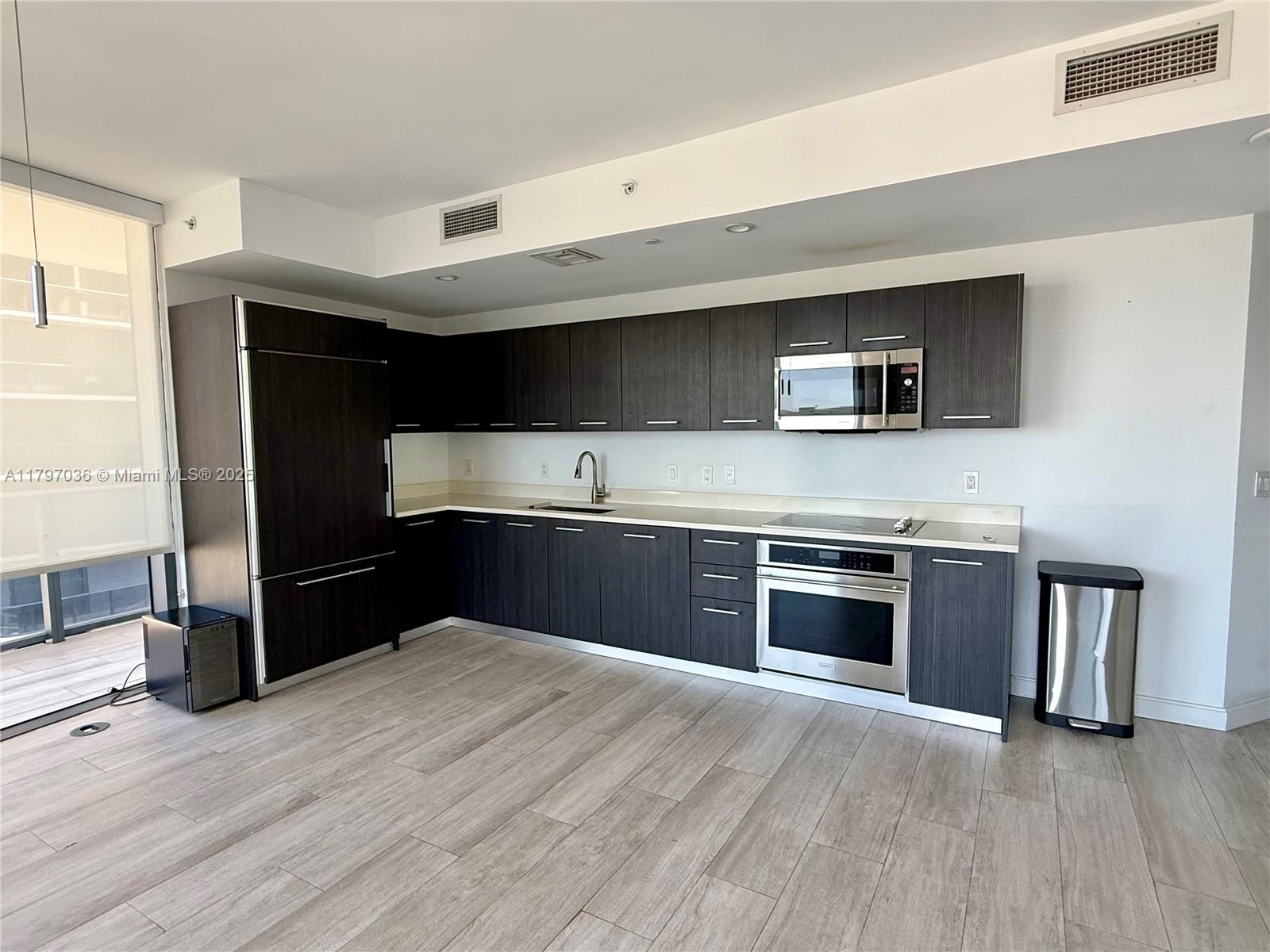 45 SW 9th St #3706, Miami FL 33130