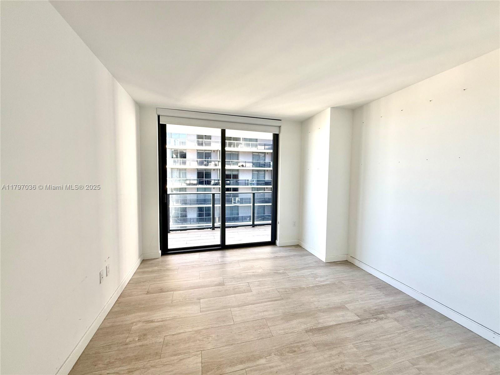 45 SW 9th St #3706, Miami FL 33130
