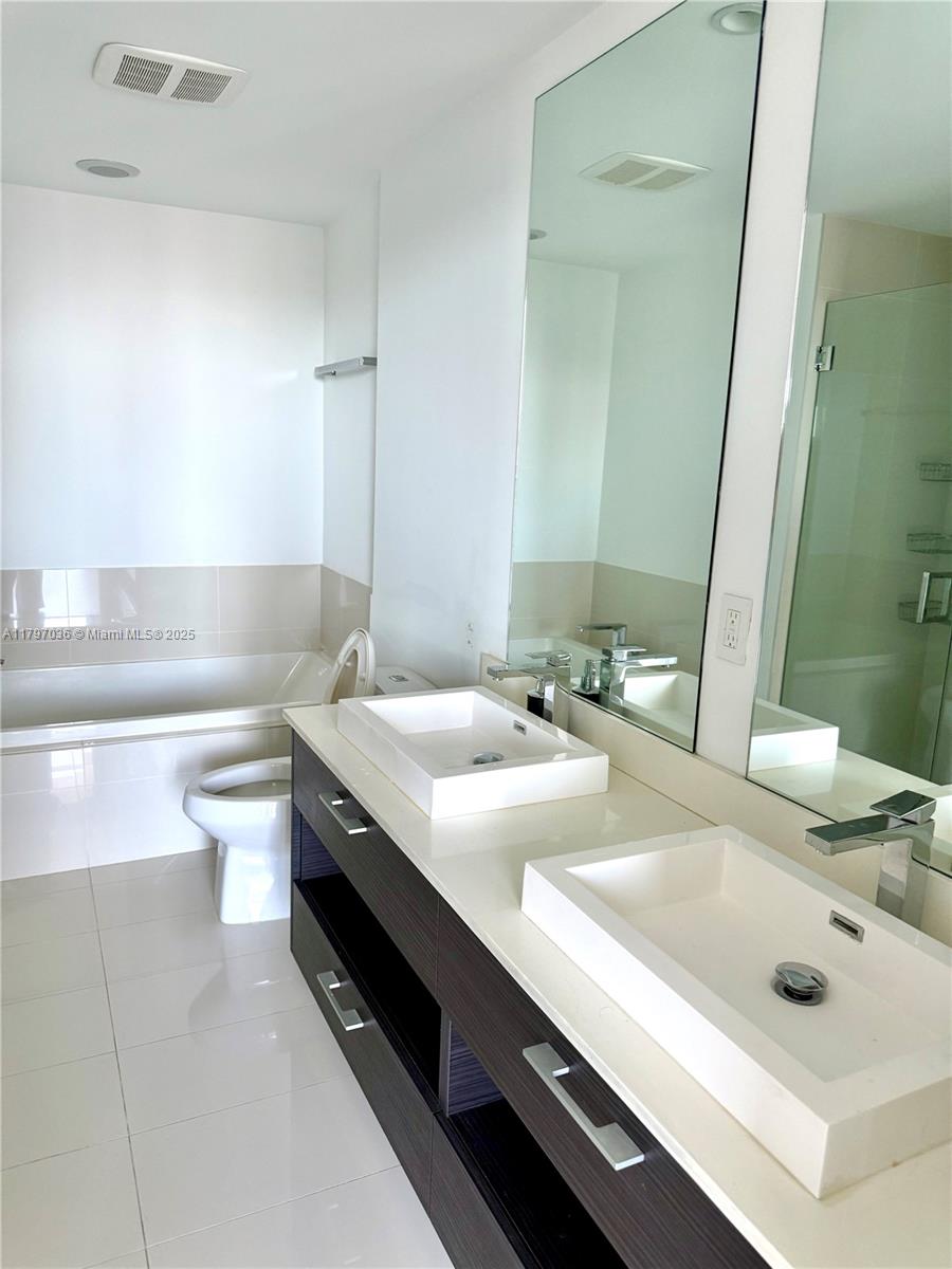 45 SW 9th St #3706, Miami FL 33130