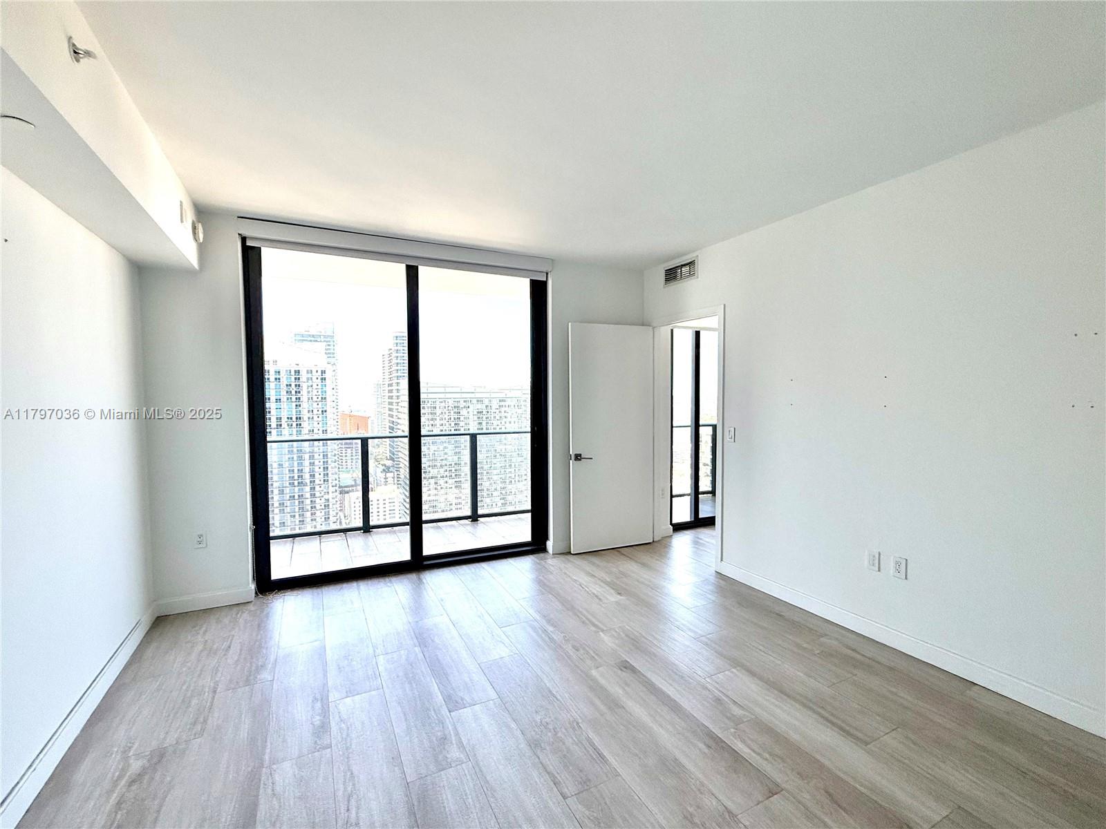 45 SW 9th St #3706, Miami FL 33130