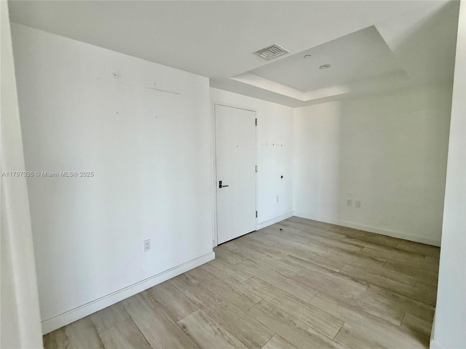 45 SW 9th St #3706, Miami FL 33130