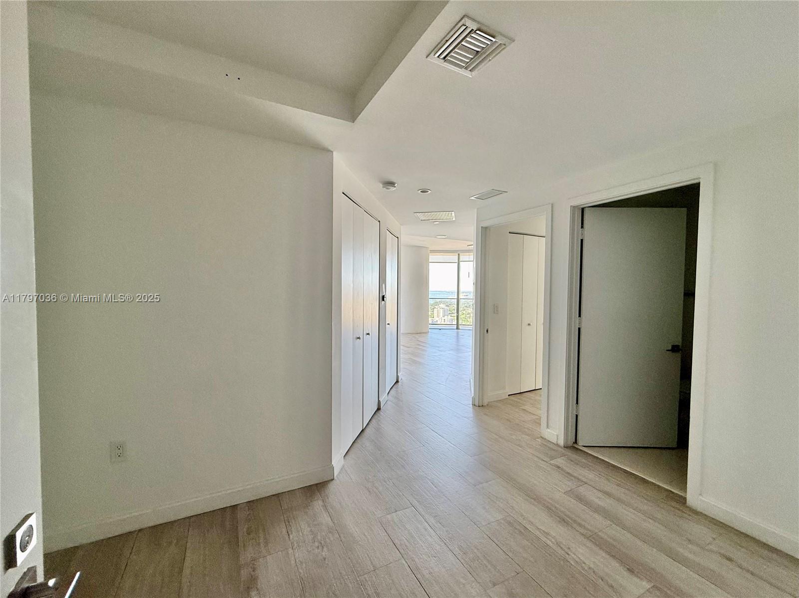 45 SW 9th St #3706, Miami FL 33130