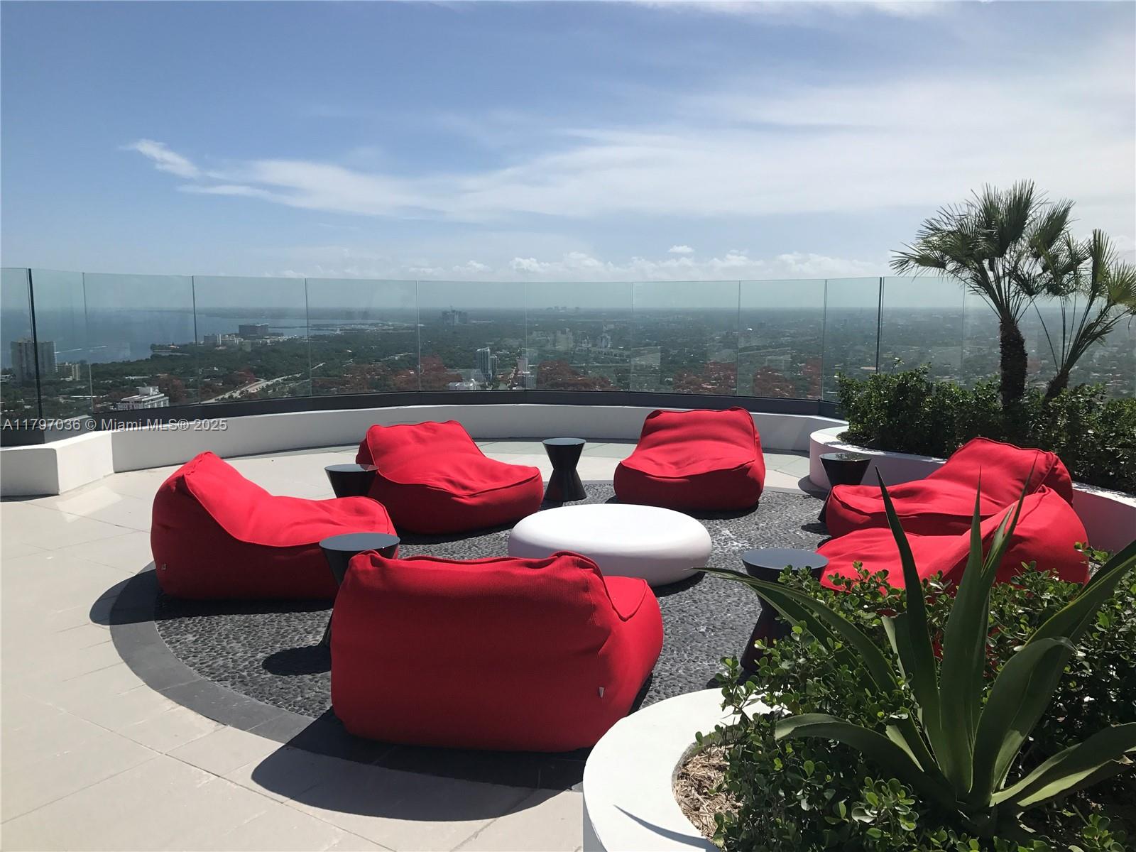 45 SW 9th St #3706, Miami FL 33130