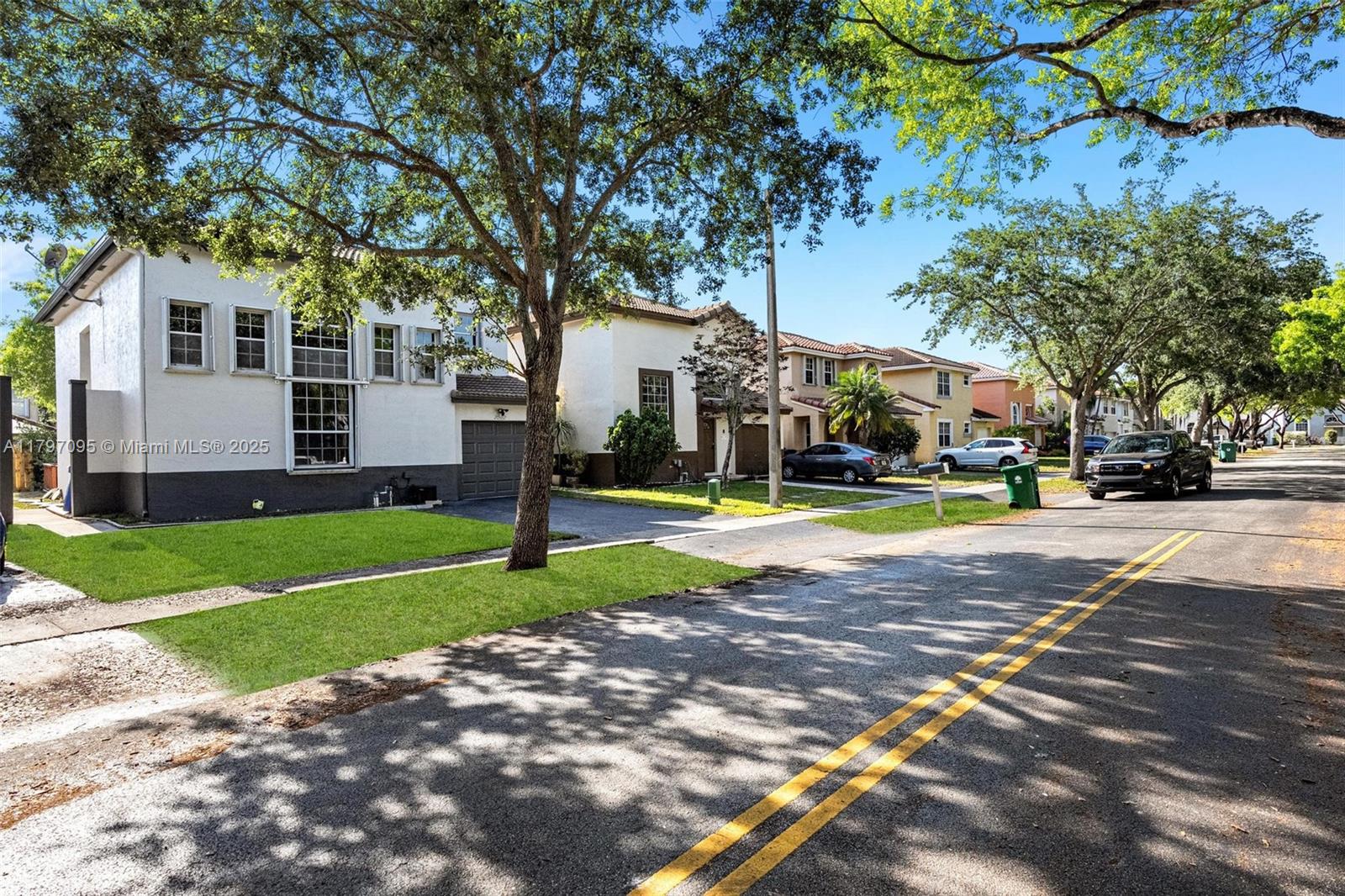 2562 W Saratoga Dr, Cooper City, Florida image 6