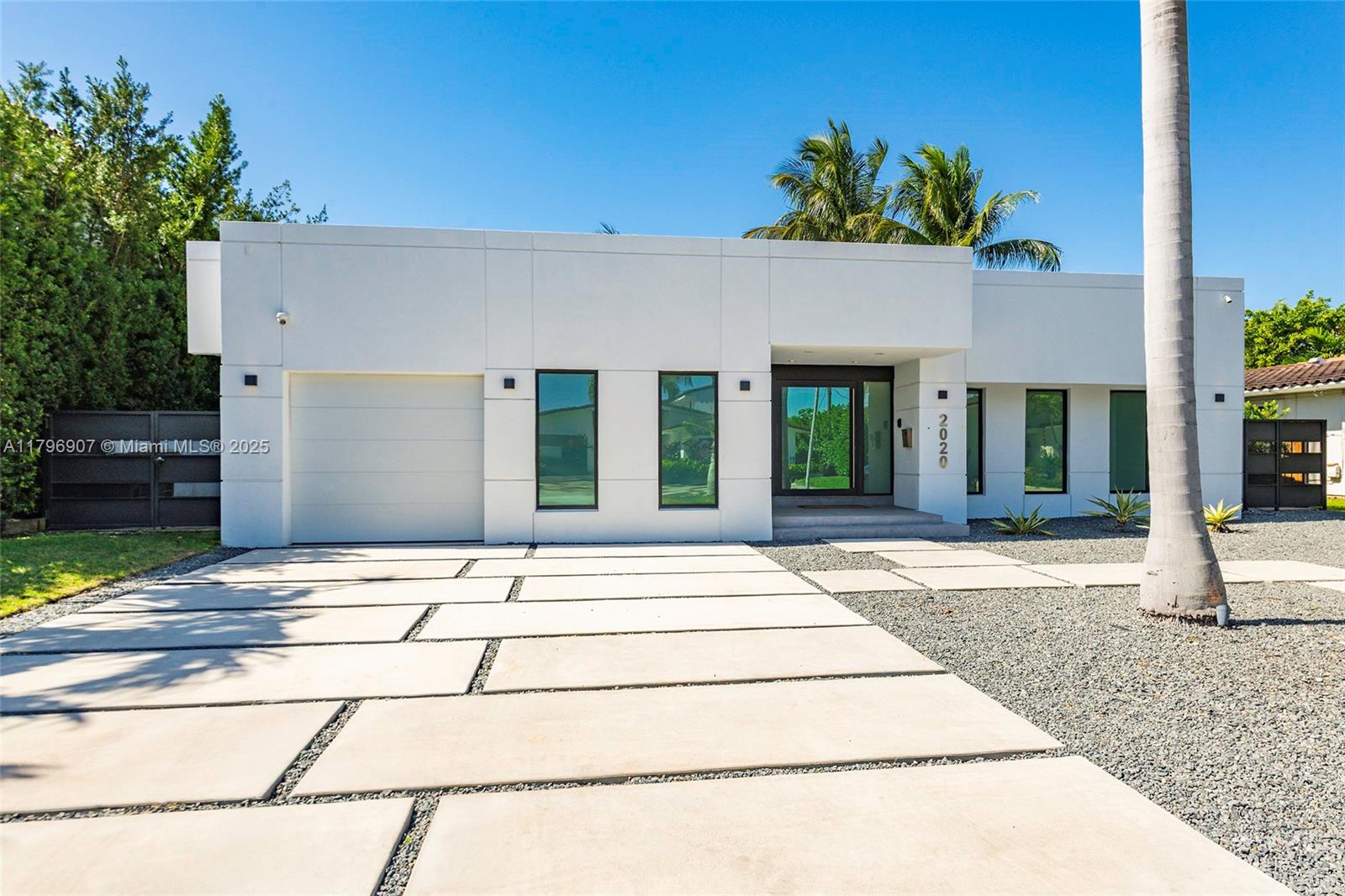 2020 NE 121st Rd  For Sale A11796907, FL