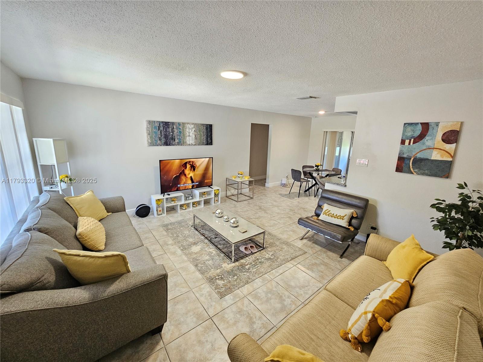 4812 NW 49th Pl, Tamarac, Florida image 2