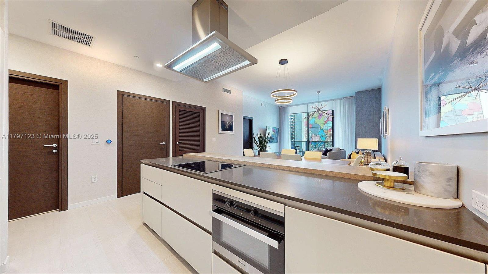 1000 Brickell Plz #1814, Miami FL 33131