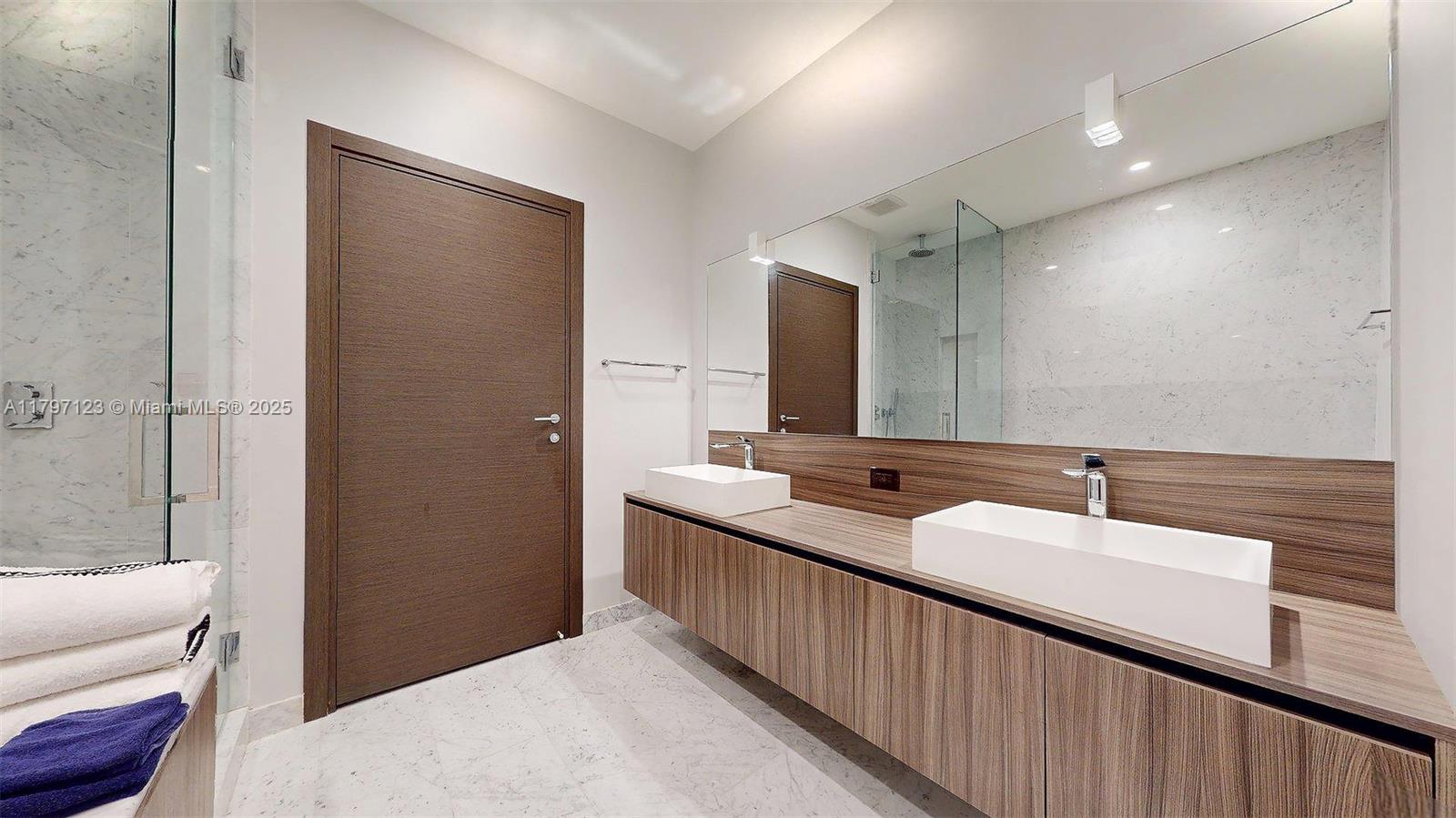 1000 Brickell Plz #1814, Miami FL 33131